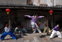 Cina: festival di danza anima l’antica cittadina di Xinshi (1)