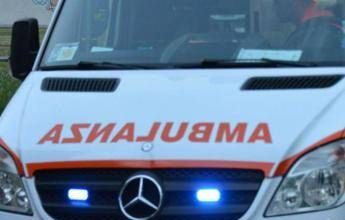 Auto finisce fuori strada, due morti e un ferito tra Trani e Barletta