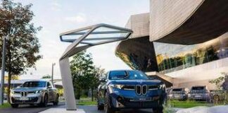 BMW iX3 50 xDrive: ricarica ultraveloce e tecnologia bidirezionale