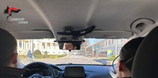 Truffe ad anziani, furti in abitazione e vandalismi: intensa attività dei Carabinieri nel Vicentino. Arresti e denunce, ma resta alta l’allerta Carabinieri di pattuglia