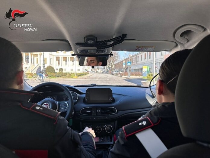 Carabinieri di pattuglia Carabinieri di pattuglia