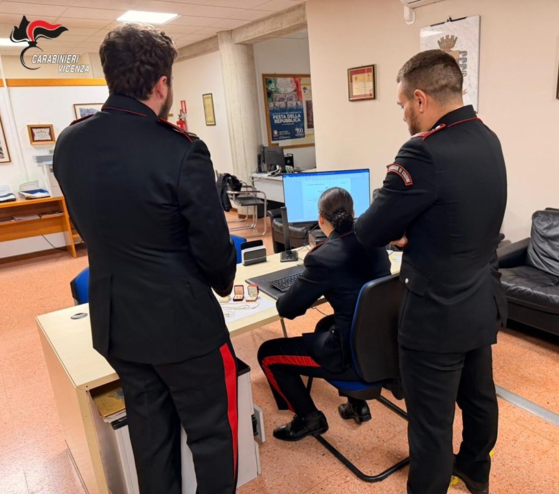 Carabinieri: indagini al computer