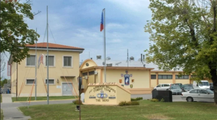 Crisi stipendi nelle basi USA per lo Shutdown: lavoratori a Vicenza colpiti. Sindacati chiedono l’intervento del Governo italiano Lavoratori basi USA Caserma Ederle Vicenza base crisi stipendi