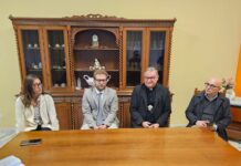 Vicenza punta sull’energia pulita e solidale: il Comune entra nella Comunità Energetica Rinnovabile promossa dalla Diocesi Comunità energetica rinnovabile della Diocesi di Vicenza col Comune, da sx Sara Baldinato, Giacomo Possamai, Giuliano Brugnotto e Raffaele Colombara