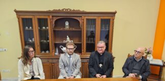 Vicenza punta sull’energia pulita e solidale: il Comune entra nella Comunità Energetica Rinnovabile promossa dalla Diocesi Comunità energetica rinnovabile della Diocesi di Vicenza col Comune, da sx Sara Baldinato, Giacomo Possamai, Giuliano Brugnotto e Raffaele Colombara