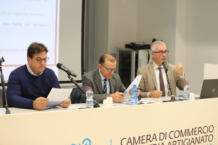 Daniele Zivelonghi (Coordinatore provinciale Avviso Pubblico), Pietro Scola e Pierpaolo Romani Mafia-impresa