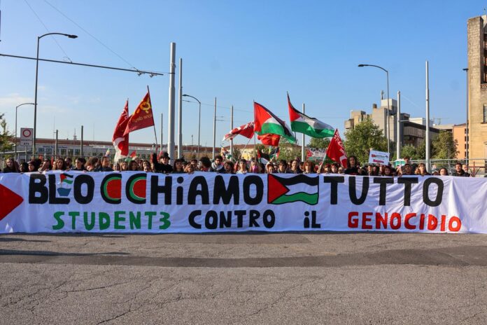 Global Sumud Flotilla, lo striscione con senso delle mainifestazioni studentesche in Veneto