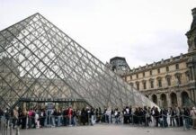 Furto al Louvre, le ipotesi sul gruppo di ladri: “Più di 4, nessuna evidenza di un complice nel museo”