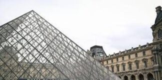 Furto al Louvre, le ipotesi sul gruppo di ladri: “Più di 4, nessuna evidenza di un complice nel museo”