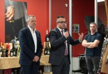 Gabriele Tasso, candidato FI alle Regionali: “con salute e lavoro la mia priorità sarà la gestione del rischio idrogeologico del Vicentino” Gabriele Tasso alla presentazione della sua candidatura: alla sua destra Flavio Tosi