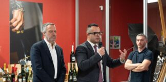 Gabriele Tasso, candidato FI alle Regionali: “con salute e lavoro la mia priorità sarà la gestione del rischio idrogeologico del Vicentino” Gabriele Tasso alla presentazione della sua candidatura: alla sua destra Flavio Tosi