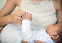 I dentini dei bebè? Spuntano prima se la mamma è stressata: lo studio