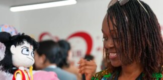 Cina: a Pechino delegate visitano centro servizi durante incontro su donne (2)