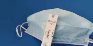 La curva del Covid si stabilizza, Pregliasco: “Possibile coda e nuova risalita”