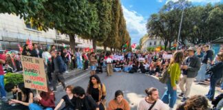 Oltre 150 mila manifestanti nelle città siciliane, a Messina gli studenti bloccano via Garibaldi