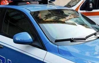 Napoli, auto Polizia Municipale incendiata davanti al comando di Saviano