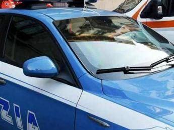 Napoli, auto Polizia Municipale incendiata davanti al comando di Saviano