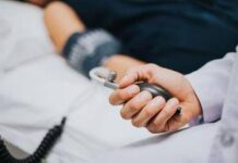 Pressione alta, lo sport è una cura: quali esercizi la abbassano e quanto cala