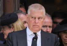 Re Carlo III avvia il processo per togliere i titoli reali al principe Andrea