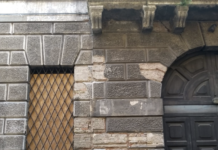 Perfezionata la vendita di Palazzo Serbelloni: liquidi per la nuova Rsa di Ipab Vicenza al Laghetto (sulla quale avevamo vigilato…) L'ingresso di Palazzo Serbelloni, di proprietà di Ipab Vicenza, e una delle finestre tamponata con assi di legno