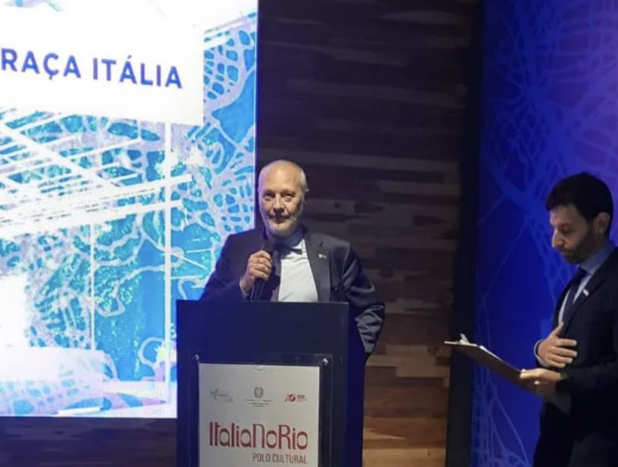 Il Console Massimiliano Iacchini inaugura Piazza Italia nel cuore di Rio