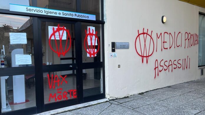 Scritte no vax vicenza OTTOBRE 2025