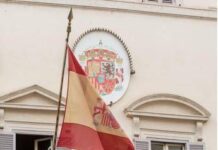 Spagna, Fontanone illuminato e centinaia di ospiti a Roma per la Festa nazionale in ambasciata