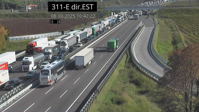 incidente in A4 traffico bloccato