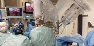 Torino, rimosso cancro prostata con robot e incisione di soli 3,5 cm sul paziente sveglio