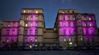 Tumori, nel mese della prevenzione femminile l’Università Vanvitelli si tinge di rosa