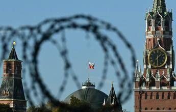 Ucraina, Russia non si ferma: “Operazione continua”. Accuse a Londra e Parigi su bomba atomica