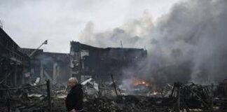 Ucraina, ancora raid su Kiev. Dalla Russia dubbi sugli Usa: “Azioni incoerenti”