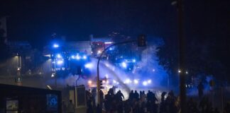 Guerriglia urbana al corteo Pro Pal di Udine: scontri tra manifestanti e agenti, diversi arresti. Giornalista ferita da una pietra