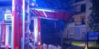 Incendio in un condominio, tre morti nel Milanese
