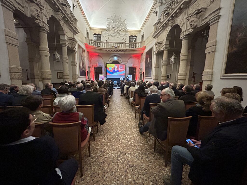 Villa Ca' Rezzonico gremita per il lancio della campagna elettorale di Luisetto con Manildo per la regione Veneto 