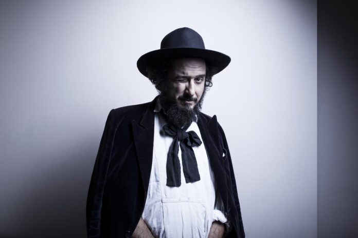 Vinicio Capossela_ph_Charlelie-Marange.