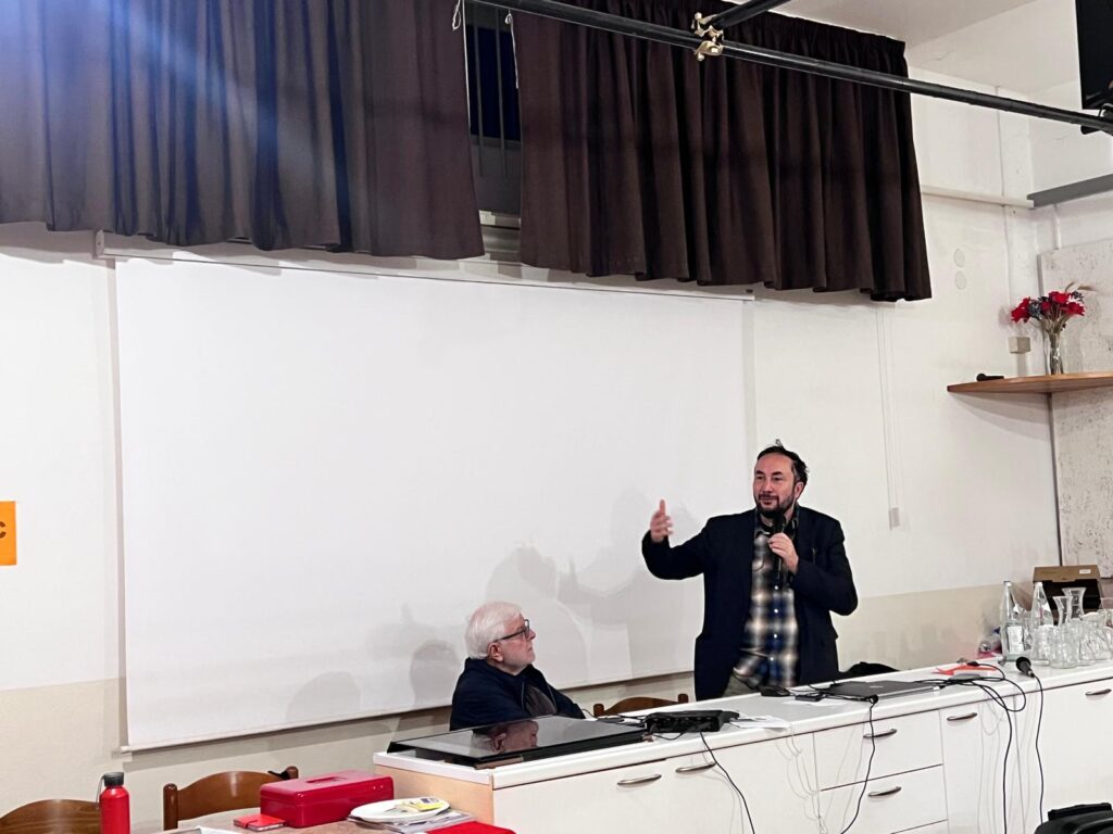 Palestina a Ottobre rosso a Santorso: Maurizio Acerbo, segretario nazionale del Partito Rifondazione Comunista e, prima di lasciare il tavolo, Giovanni Coviello, direttore ViPiù.it e VicenzaPiù Viva