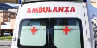 Scuolabus finisce fuori strada in Valtellina, 5 i feriti