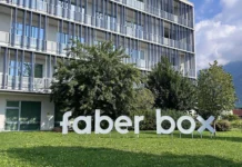 Schio, la mostra di Angela Tartaglia al Faber Box racconta il disagio emotivo giovanile Disagio emotivo giovanile a Schio, esterno del Faber Box che ospita la mostra