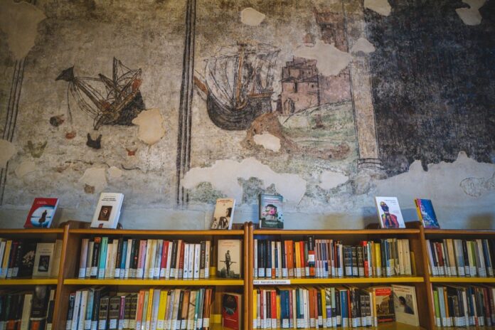 interno-biblioteca-di-San-Toma