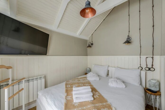 letto-camera-accogliente