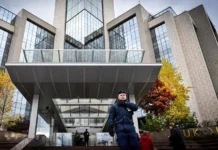 Ucraina, ondata di droni sulla Russia: colpita raffineria e impianto chimico russia droni