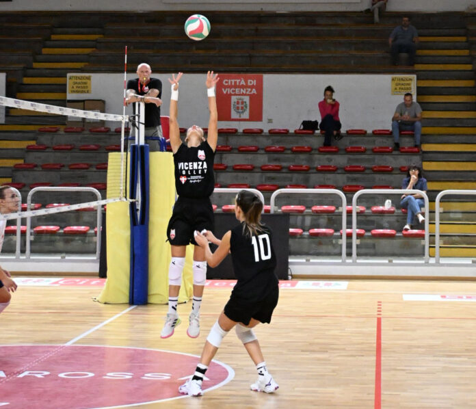 spinello test La capitana Natasha Spinello (Volksbank Vicenza Volley) in palleggio