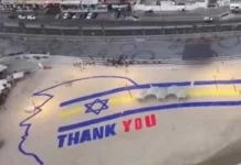 Trump arriva in Israele, un enorme ‘grazie’ sulla spiaggia: il messaggio speciale donald trump