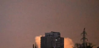 Ucraina, attacchi russi su Kiev: almeno due morti. Trump-Putin, nessun vertice per ora ucraina