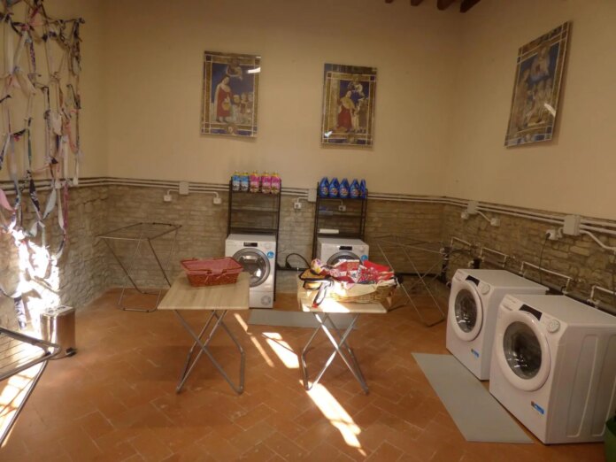 04-Inaugurazione-LAVANDERIA-DI-SAN-FRANCESCO-D-ASSISI_CREDITS-Erick-Ceresini-Vita-Nuova_Avvenire
