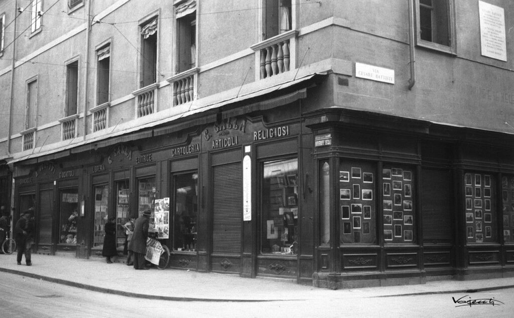 Galla di Piazza Castello nei primi del '900 (foto Vajenti)
