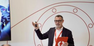 Studio Generali jeniot-Quattroruote, uso smartphone alla guida aumenta i rischi