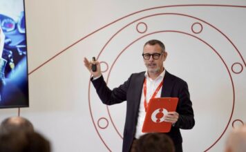 Studio Generali jeniot-Quattroruote, uso smartphone alla guida aumenta i rischi