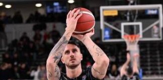 Achille Polonara compie 34 anni, la moglie: “Non hai smesso di lottare”